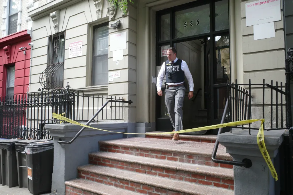 Suspect who left unharmed 5-year-old alone with 27-year-old woman beaten to death in Manhattan remains on the loose