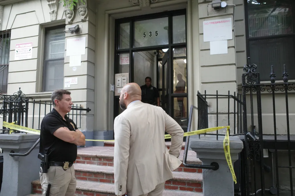 Suspect who left unharmed 5-year-old alone with 27-year-old woman beaten to death in Manhattan remains on the loose