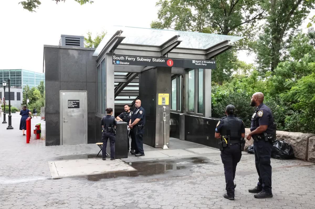 Commuter Stabbed With Modified Brass Knuckles on Manhattan Train, Police Say