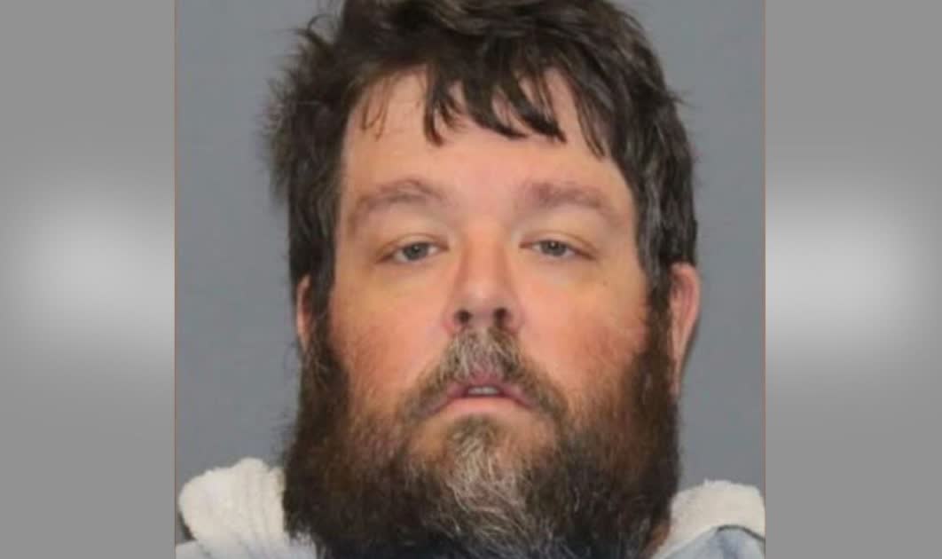 Texas high school teacher Michael Fouse solicited 16-year-old neighbor for sex on Grindr: cops