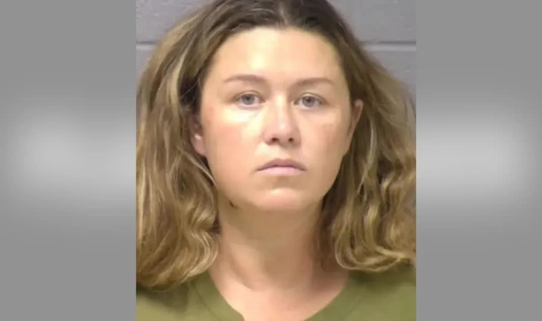 Illinois mother Corie Walsh charged with strangling 2-year-old son Barrett — hours after texting friends about Lindsay Clancy trial